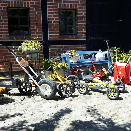 Gaestehaus Nielson, Terrassenwohnung Sommerwind Mit Garten Apartman *